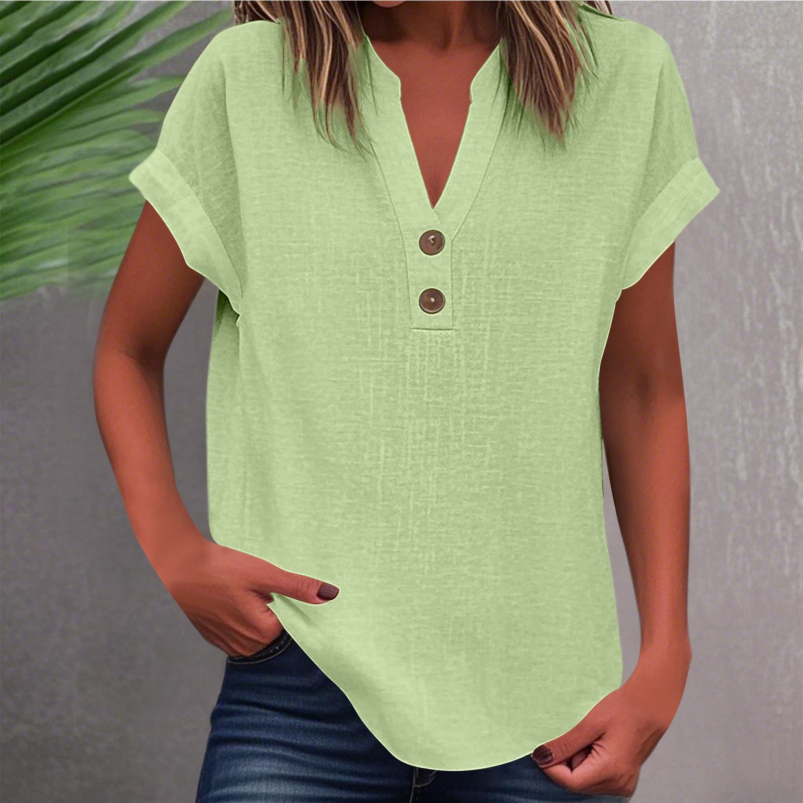 thumbnail image 2 of Camiseta informal de mujer con cuello en V y color liso - Tejido transpirable para el verano, fácil de combinar con vaqueros/pantalones, 2 of 5